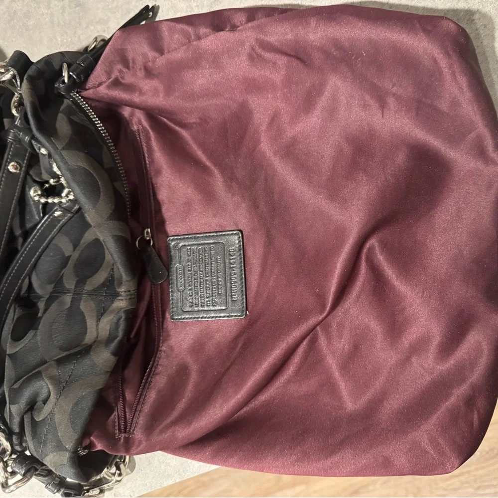 COACH Op-Art Brooke Signature Handbag in GUC! - Picture 9 of 9
